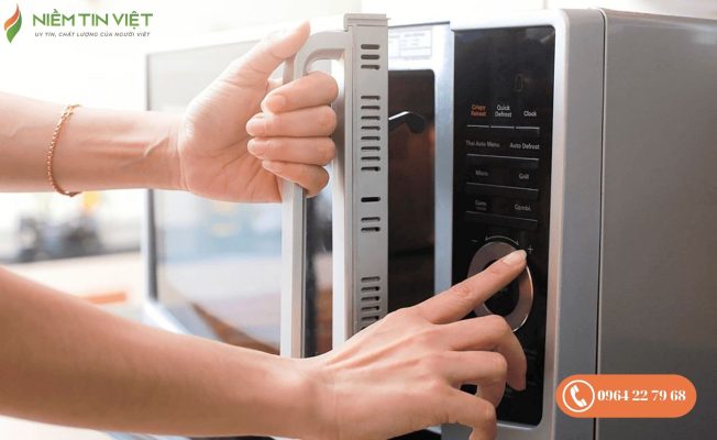 Lò vi sóng bị liệt phím bấm