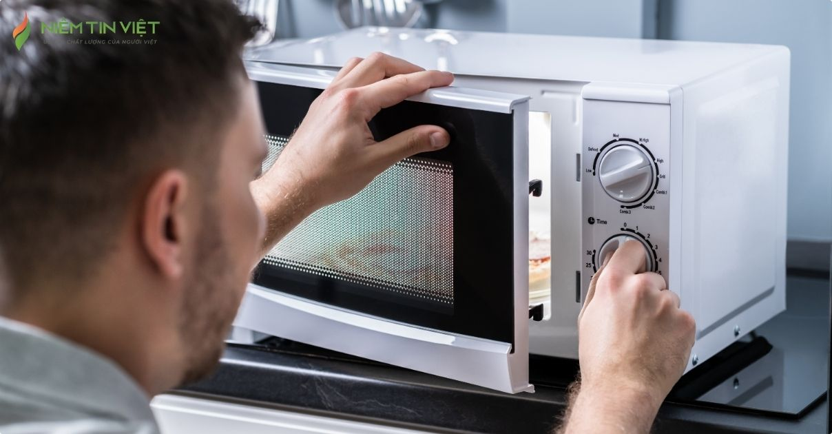 lò vi sóng bị chập điện