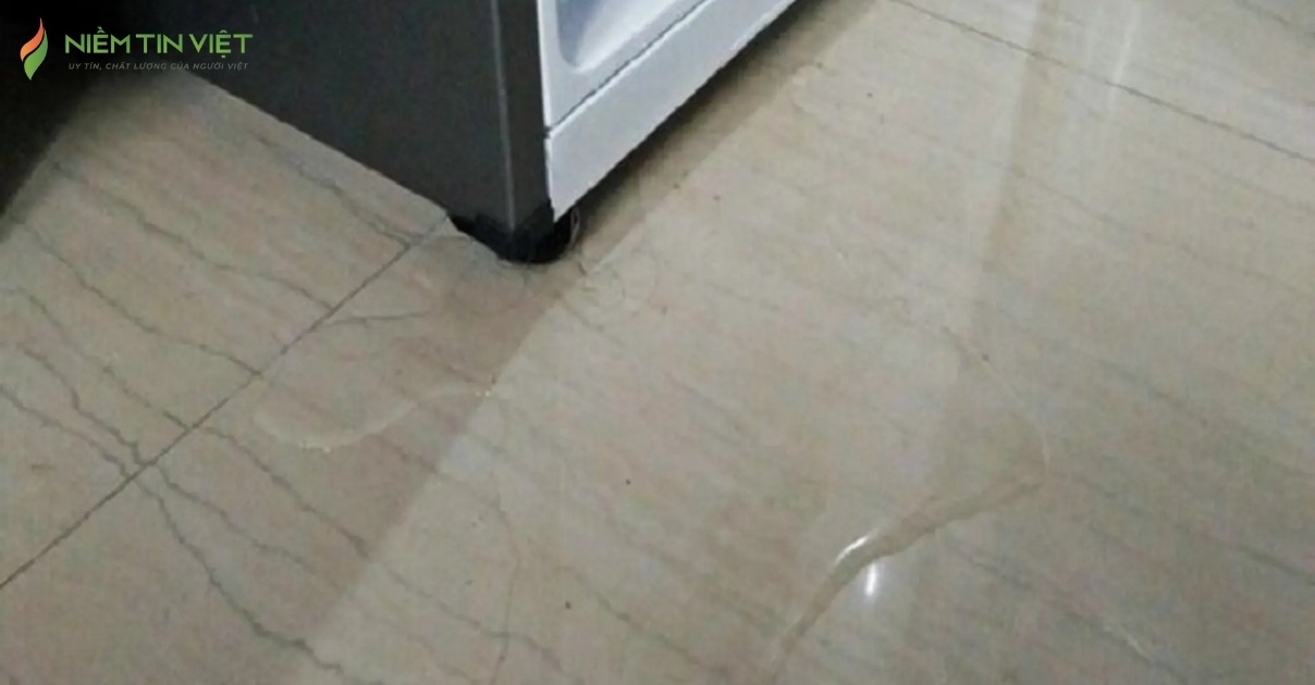 Tủ lạnh chảy nước có tốn điện không?