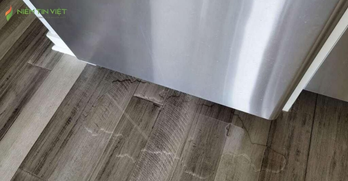 Tủ lạnh chảy nước có tốn điện không?