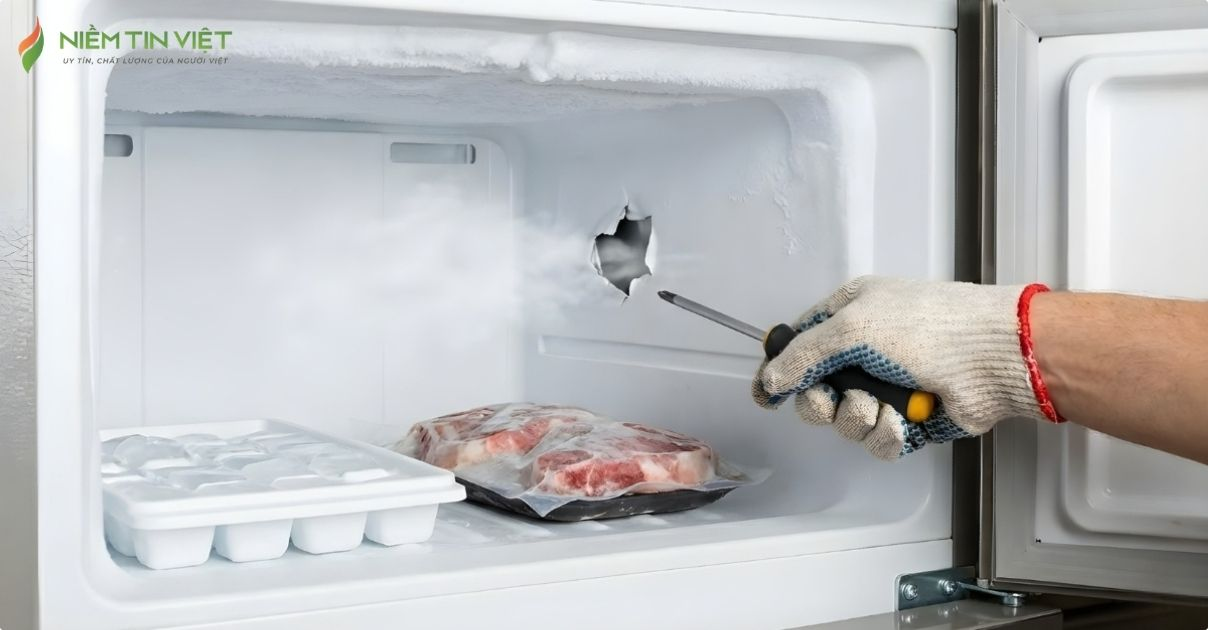 Tủ lạnh mini bị thủng ngăn đá