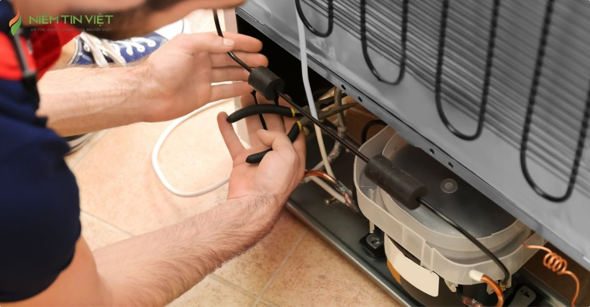 Tủ lạnh mini bị thủng ngăn đá